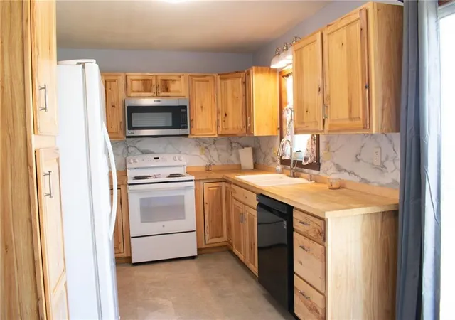 5th image of 329 W Slater St, Marshall, MO 65340 | MLS# 2622253