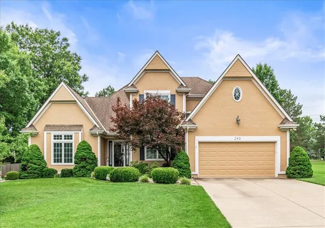 1st image of 240 Sw Winterpark Cir, Lees Summit, MO 64081 | MLS# 2622269