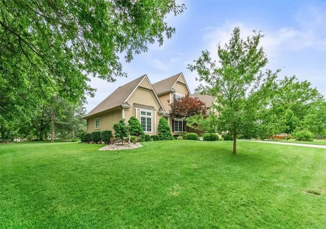 25th image of 240 Sw Winterpark Cir, Lees Summit, MO 64081 | MLS# 2622269