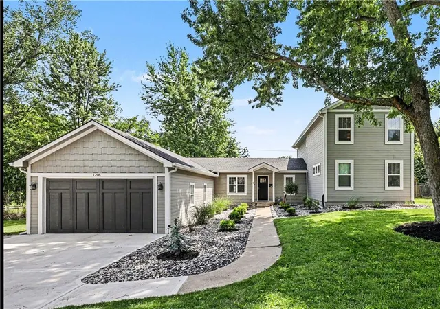 1st image of 1208 Sw South Ave, Blue Springs, MO 64015 | MLS# 2622300