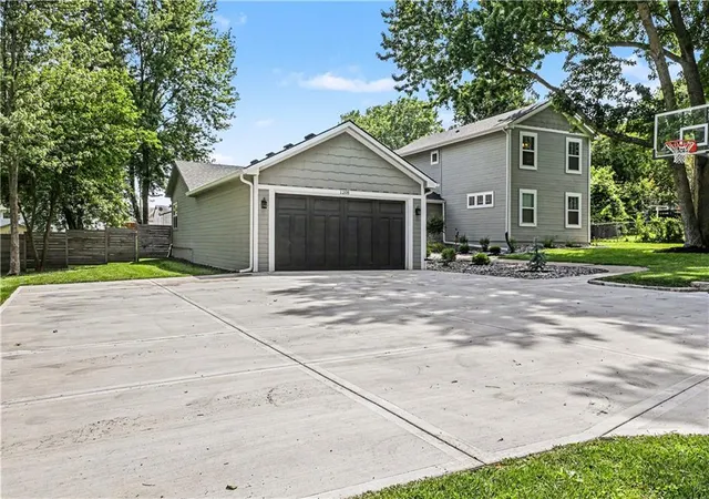 3rd image of 1208 Sw South Ave, Blue Springs, MO 64015 | MLS# 2622300