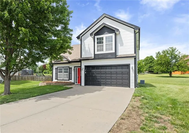 Photo 3 of Single family home for sale at 10908 N Donnelly Ct, Kansas City, MO 64157 | MLS# 2622316 | Listing updated on 2026-09-28