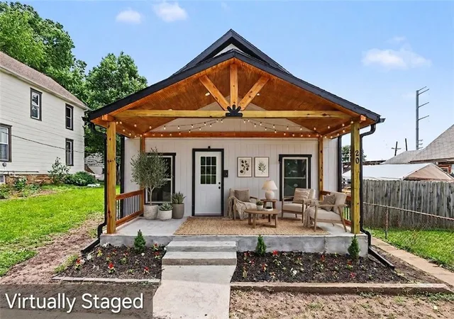 Single family home for sale at 20 S Minnie St, Kansas City, KS 66103 | MLS# 2622324
