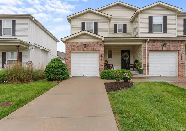 2nd image of 1207 Sw Arborway Dr, Lees Summit, MO 64082 | MLS# 2622333
