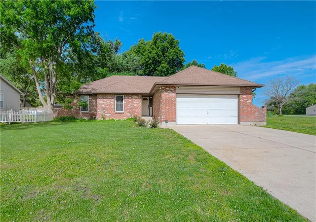 Homes for sale in Buckner, MO | 304 Zoe St, Buckner, MO 64016 | MLS# 2622335