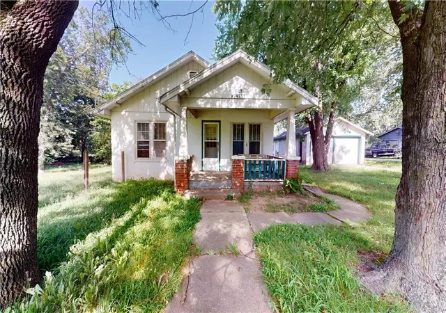 Homes for sale in Nevada, MO | 829 N West St, Nevada, MO 64772 | MLS# 2622350