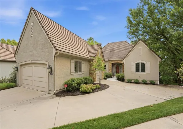 1st image of 11357 Buena Vista St, Leawood, KS 66211 | MLS# 2622365