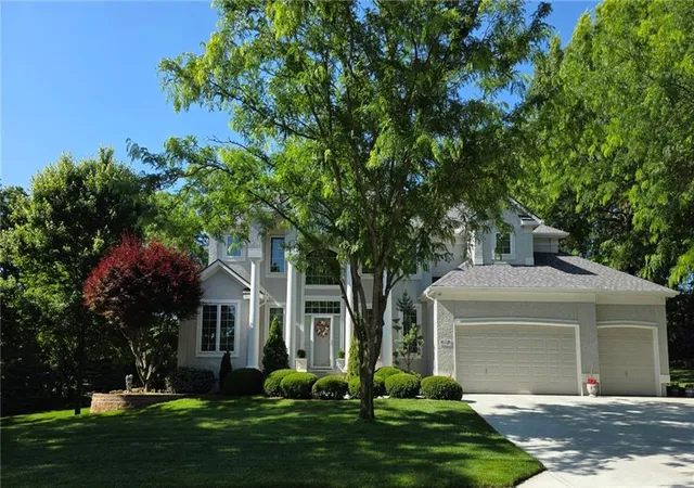 Single family home for sale at 1629 SW Hedgewood Ln, Lees Summit, MO 64081 | MLS# 2622372 | Listing updated on 2026-06-25