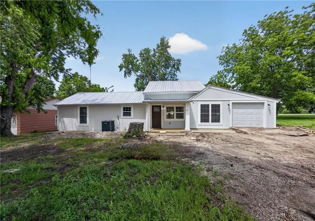 Homes for sale in Fort Scott, KS | 1711 E 1st St, Fort Scott, KS 66701 | MLS# 2622373