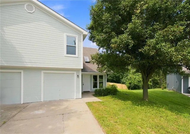 Multi family home for sale at 760 Spring Cir, Liberty, MO 64068 | MLS# 2622400