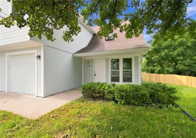 Photo 2 of Multi family home for sale at 760 Spring Cir, Liberty, MO 64068 | MLS# 2622400 | Listing updated on 2026-09-24