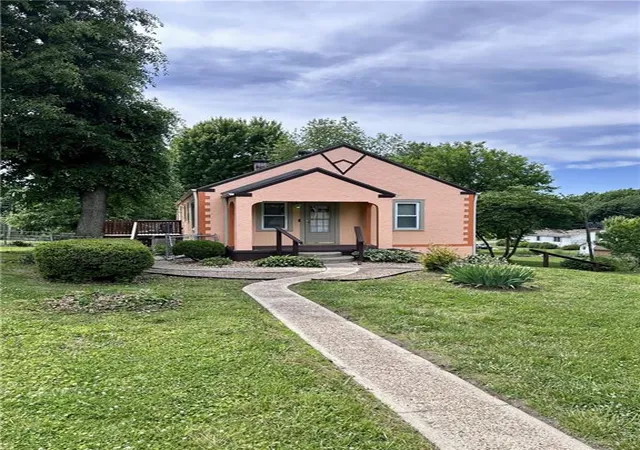 Photo 1 of Sale Pending at 1816 S 40th Street, Saint Joseph, MO 64507 | MLS# 2622401 | Listing updated on 2026-09-19