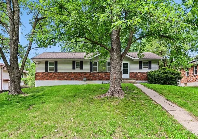 2nd image of 7420 N Main St, Kansas City, MO 64118 | MLS# 2622414