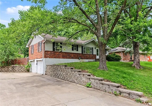 3rd image of 7420 N Main St, Kansas City, MO 64118 | MLS# 2622414