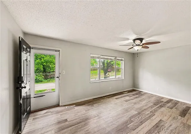 5th image of 7420 N Main St, Kansas City, MO 64118 | MLS# 2622414