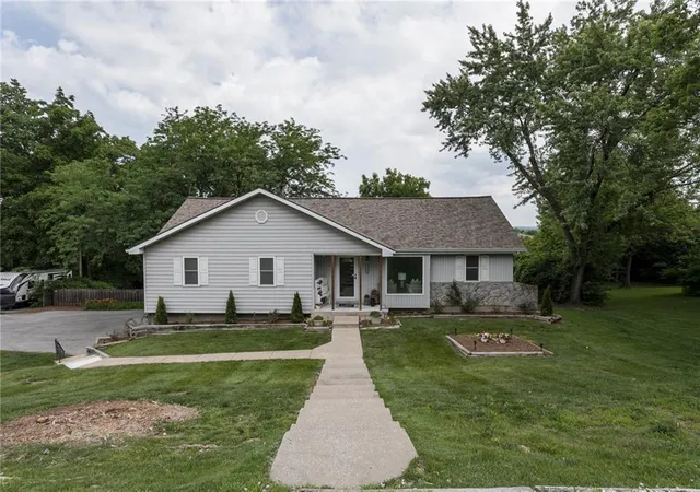 3rd image of 6906 Brownridge Dr, Shawnee, KS 66218 | MLS# 2622426