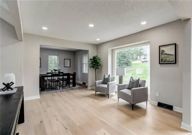 5th image of 6906 Brownridge Dr, Shawnee, KS 66218 | MLS# 2622426