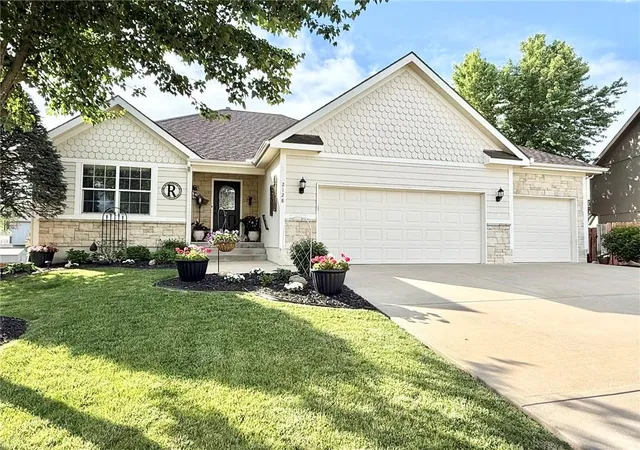 Homes for sale in Leavenworth, KS | 2128 Alder St, Leavenworth, KS 66048 | MLS# 2622449