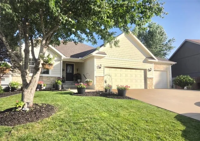 Homes for sale in Leavenworth, KS | 2128 Alder St, Leavenworth, KS 66048 | MLS# 2622449
