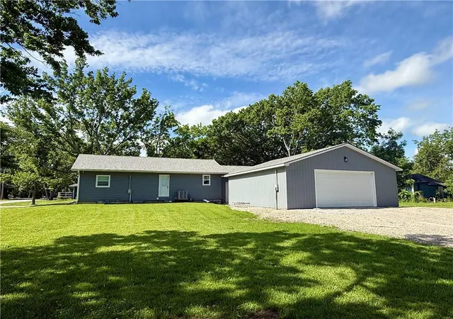 Homes for sale in Burlington, KS | 702 Kansas St, Burlington, KS 66839 | MLS# 2622466