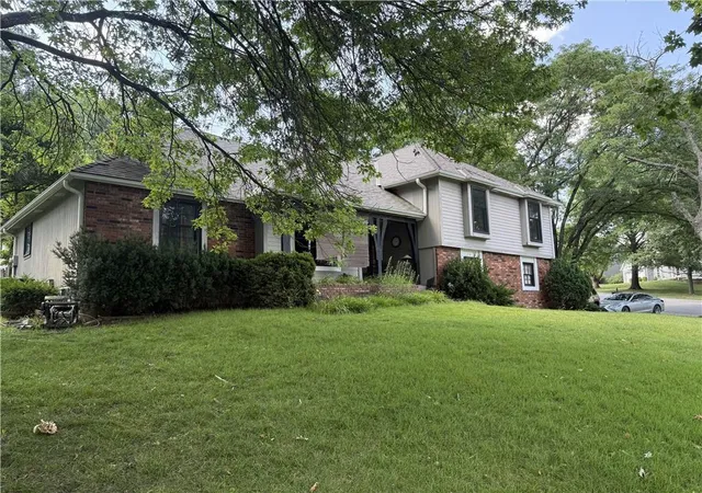 Homes for sale in Leawood, KS | 12001 Aberdeen Rd, Leawood, KS 66209 | MLS# 2622517