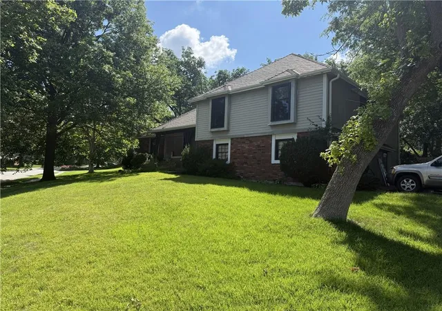 Homes for sale in Leawood, KS | 12001 Aberdeen Rd, Leawood, KS 66209 | MLS# 2622517