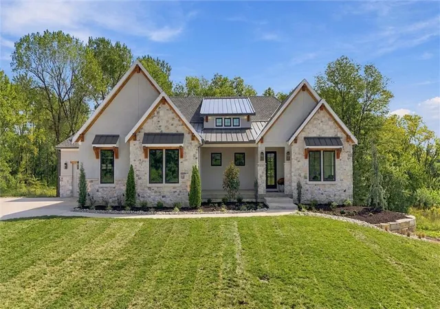 Photo 2 of Sale Pending at 10605 N Northern Ave, Kansas City, MO 64157 | MLS# 2622527 | Listing updated on 2026-10-10