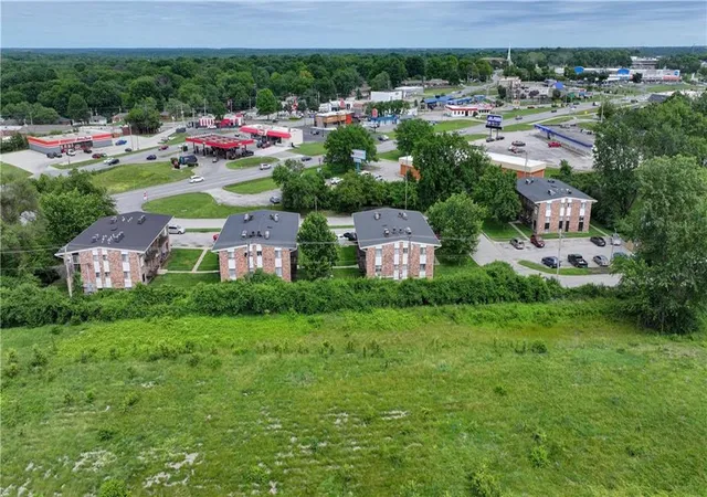 2nd image of 7402 Overton Ave, Raytown, MO 64133 | MLS# 2622533