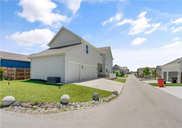 2nd image of 23500 E 11th St S, Independence, MO 64056 | MLS# 2622544