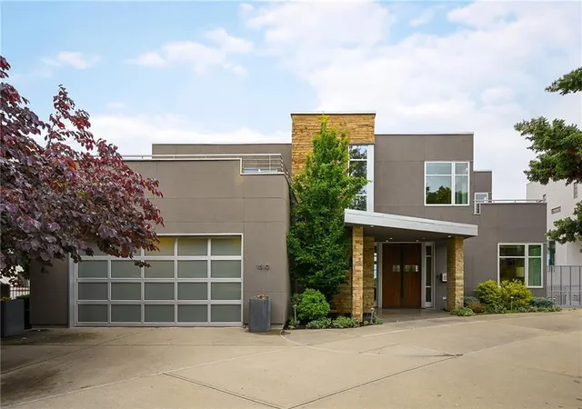 Photo 1 of Single family home for sale at 1510 Jarboe St, Kansas City, MO 64108 | MLS# 2622548 | Listing updated on 2026-09-02