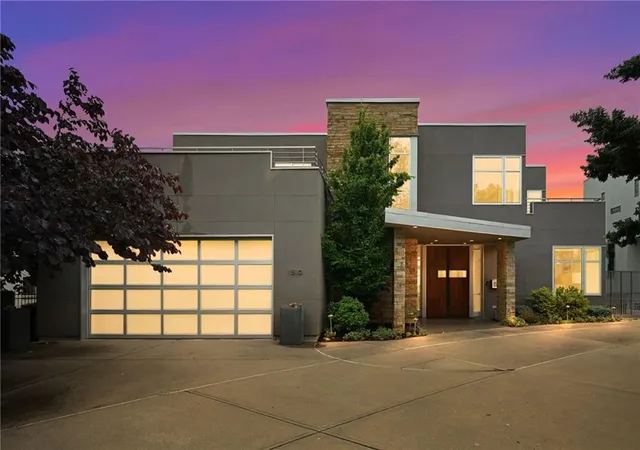 Photo 2 of Single family home for sale at 1510 Jarboe St, Kansas City, MO 64108 | MLS# 2622548 | Listing updated on 2026-09-02
