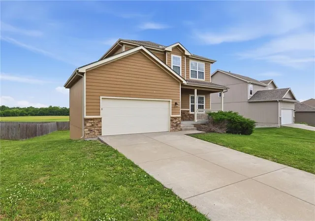 Photo 3 of Sale Pending at 11127 N Jefferson St, Kansas City, MO 64155 | MLS# 2622550 | Listing updated on 2026-09-02