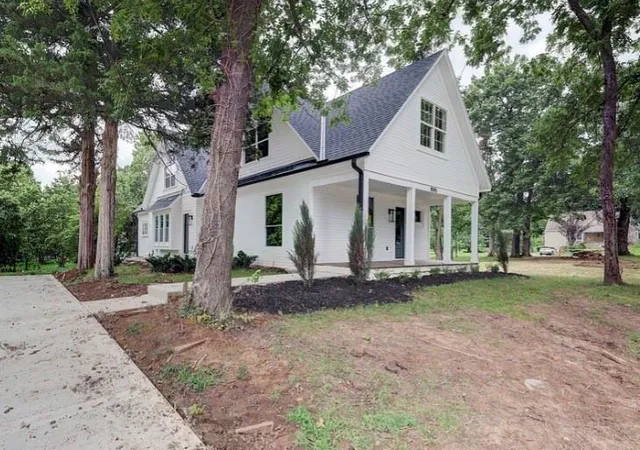 1st image of 10015 Johnson Dr, Shawnee, KS 66203 | MLS# 2622553