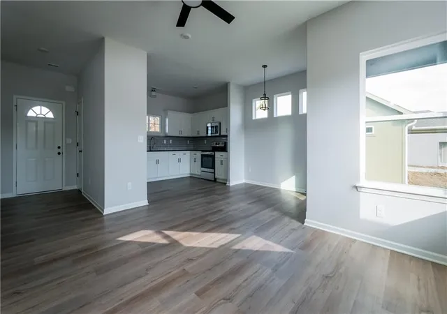 4th image of 1309 Ne Redwood Ct, Oak Grove, MO 64075 | MLS# 2622563