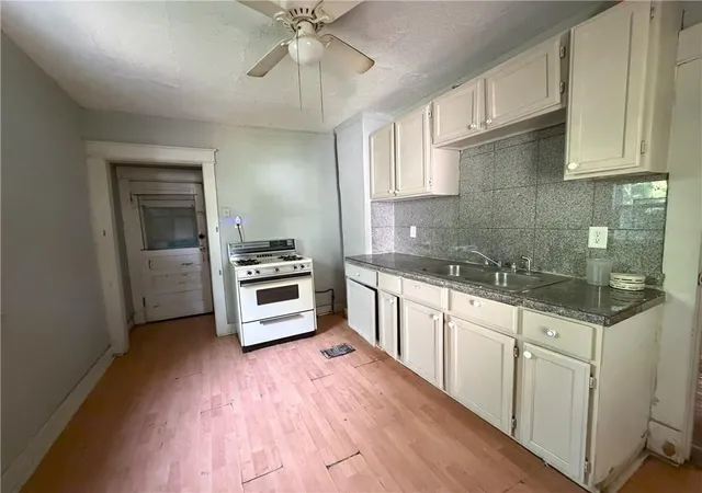 2nd image of 3416 E 58th Ter, Kansas City, MO 64132 | MLS# 2622584