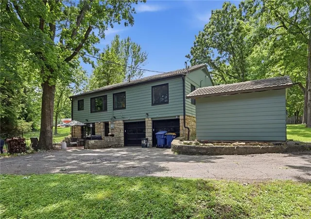 Homes for sale in Merriam, KS | 6311 Sherwood Ln, Merriam, KS 66203 | MLS# 2622587