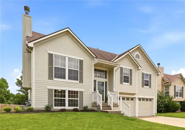 Homes for sale in Grandview, MO | 14648 Laquinta Dr, Grandview, MO 64030 | MLS# 2622622