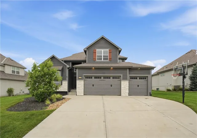 1st image of 1712 Sw 27th St, Lees Summit, MO 64082 | MLS# 2622642
