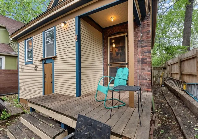 Homes for sale in Kansas City, MO | 715 E 43rd St, Kansas City, MO 64110 | MLS# 2622652