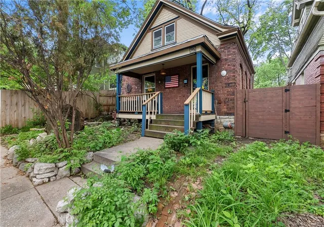 Homes for sale in Kansas City, MO | 715 E 43Rd St, Kansas City, MO 64110 | MLS# 2622652
