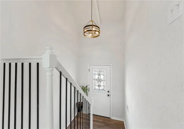 3rd image of 2916 Sweet Briar Dr, Independence, MO 64057 | MLS# 2622675