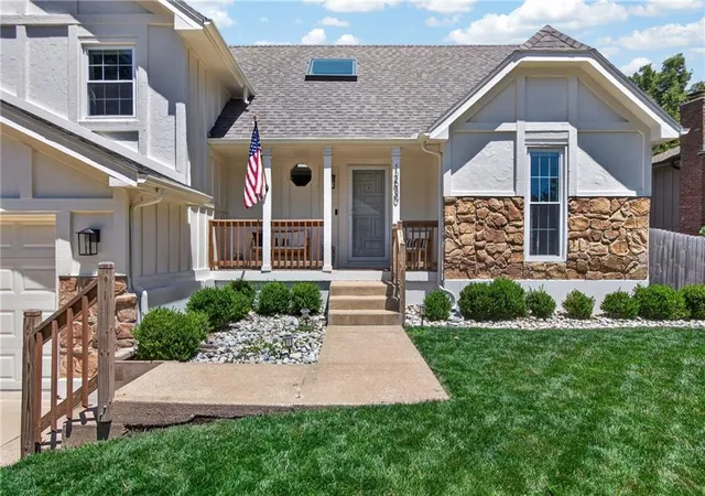 Homes for sale in Shawnee, KS | 12630 W 66th St, Shawnee, KS 66216 | MLS# 2622686