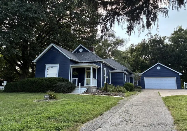 1st image of 2304 Maple Ave, Leavenworth, KS 66048 | MLS# 2622701
