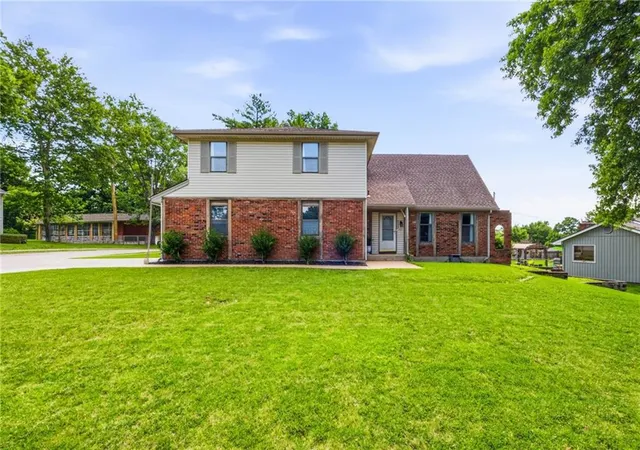 1st image of 5233 Nw Old Pike Rd, Kansas City, MO 64118 | MLS# 2622713