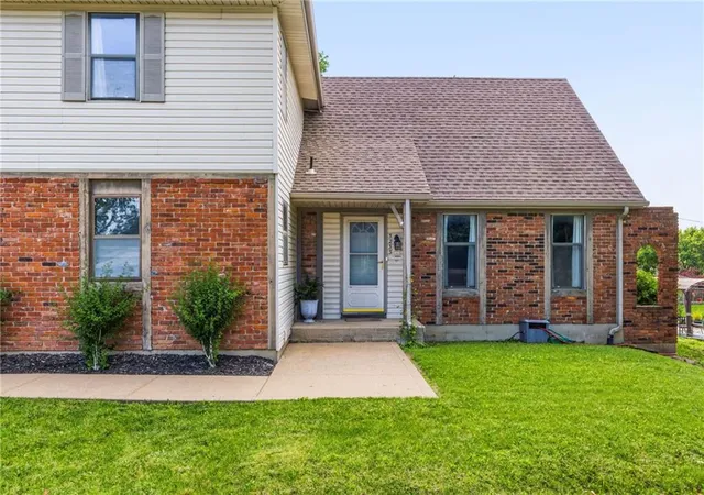 3rd image of 5233 Nw Old Pike Rd, Kansas City, MO 64118 | MLS# 2622713