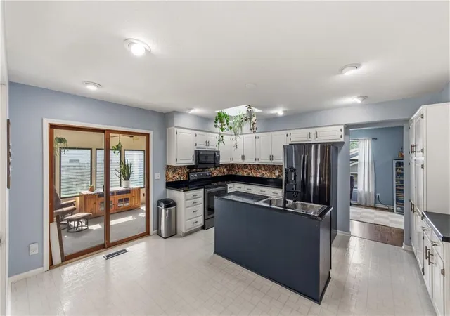 4th image of 5233 Nw Old Pike Rd, Kansas City, MO 64118 | MLS# 2622713