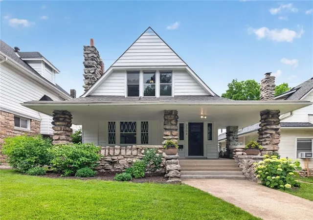 1st image of 3304 W Coleman Rd, Kansas City, MO 64111 | MLS# 2622714
