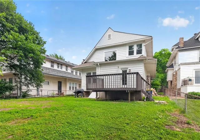 22nd image of 3304 W Coleman Rd, Kansas City, MO 64111 | MLS# 2622714