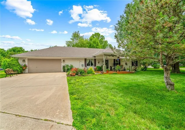 Homes for sale in Archie, MO | 303 W Maple St, Archie, MO 64725 | MLS# 2622733