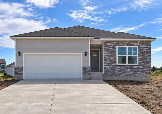 Photo 2 of Single family home for sale at 717 Solstice Cir, Belton, MO 64012 | MLS# 2622746 | Listing updated on 2026-10-02
